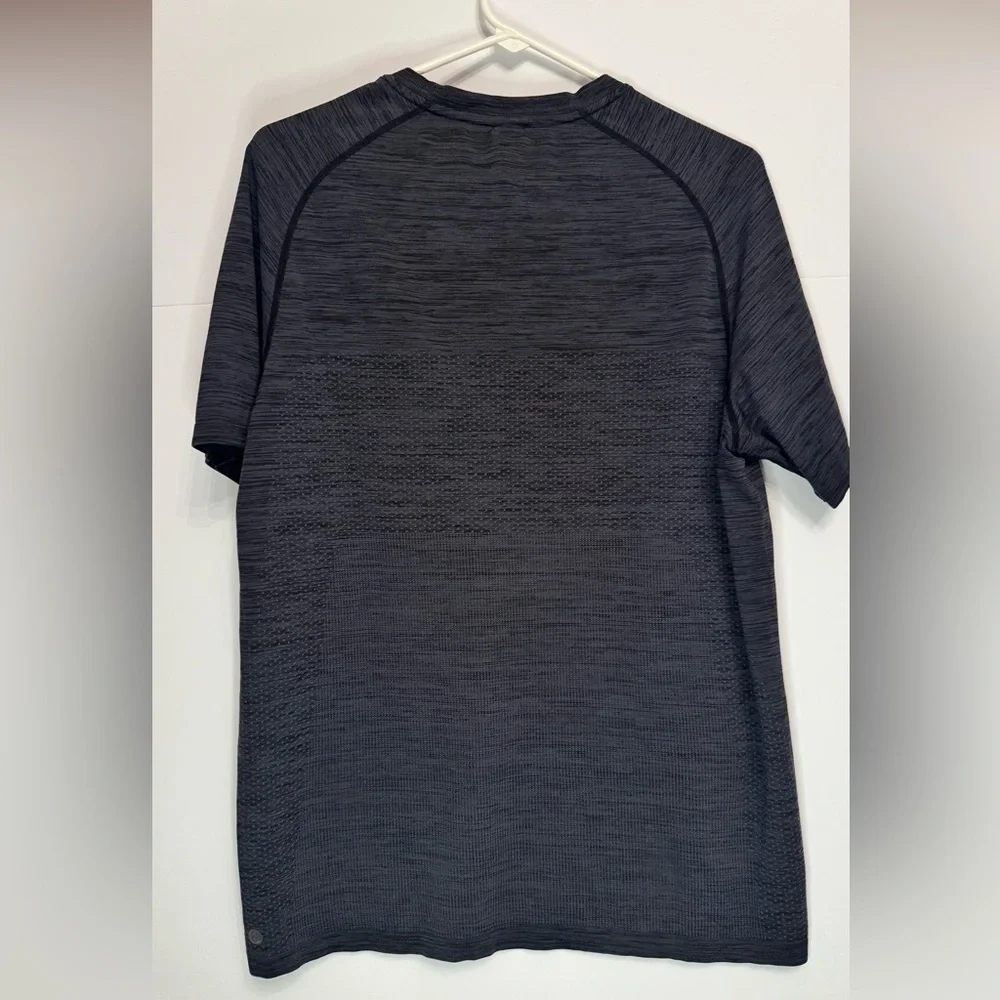 Zella Men’s Gray Seamless Performance Workout Shirt L Athletic Gym Training Tee